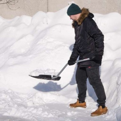 Лопата для уборки снега 460*340мм с Z-образной ручкой 1080 мм INTERTOOL FT-2023